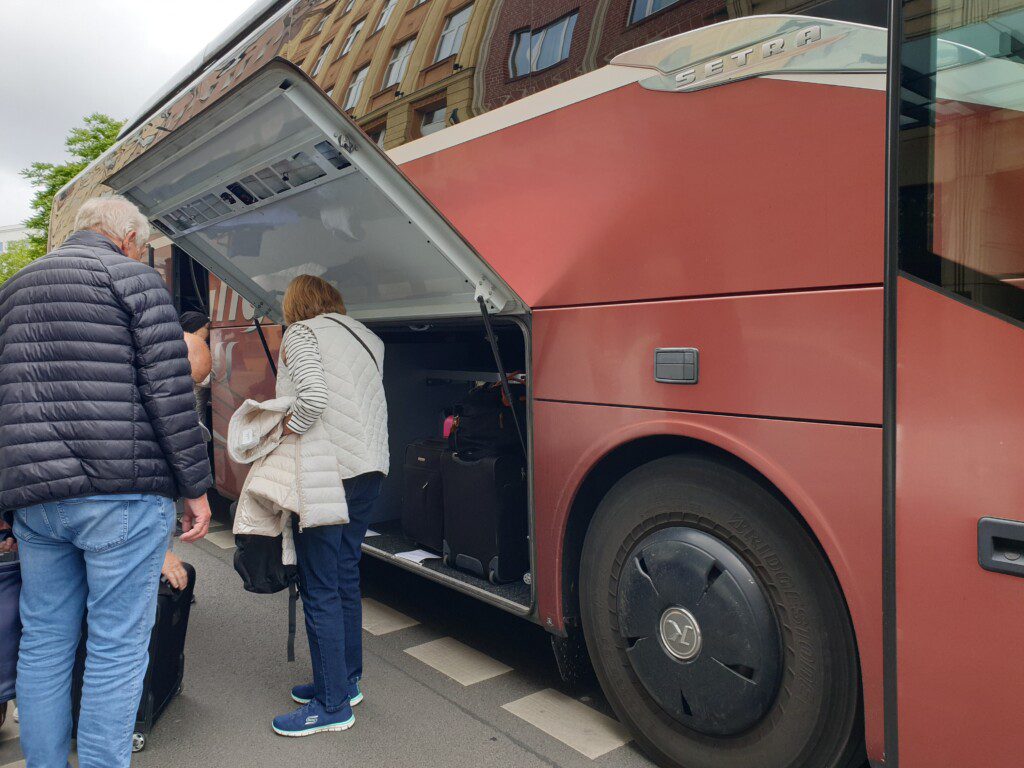 Att bygga spänning i feelgoodromaner